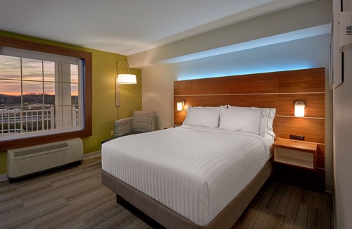 Sevierville Hotel | Inviting Holiday Inn Express & Suites in Pigeon Forge