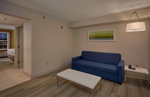 Sevierville Hotel | Inviting Holiday Inn Express & Suites in Pigeon Forge