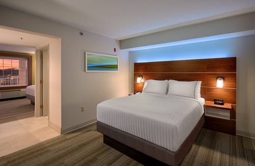 Sevierville Hotel | Inviting Holiday Inn Express & Suites in Pigeon Forge