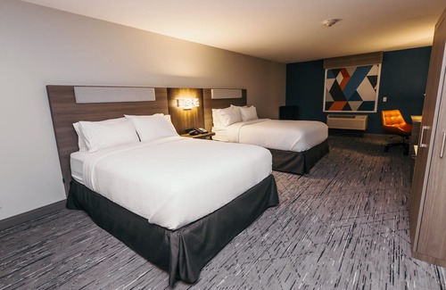 Urbandale Hotel | Experience Comfort at Holiday Inn Express & Suites Urbandale