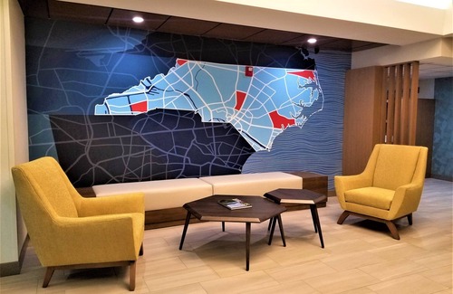 Apex Hotel | Top-Rated Holiday Inn Express Apex: Family-Friendly Retreat