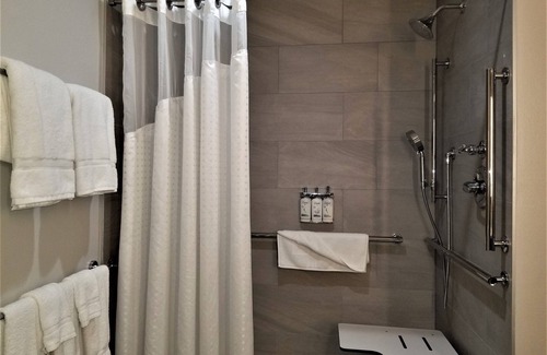 Apex Hotel | Top-Rated Holiday Inn Express Apex: Family-Friendly Retreat