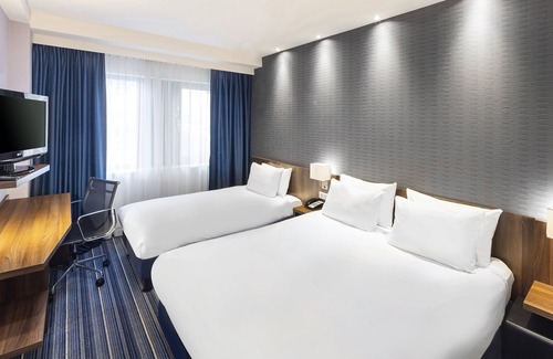Arnhem Hotel | Comfortable Stay at Holiday Inn Express Arnhem with Breakfast