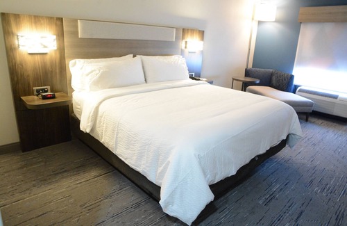 Athens Hotel | Discover Holiday Inn Express Athens: Family-Friendly Amenities