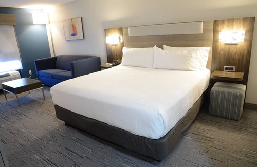 Athens Hotel | Discover Holiday Inn Express Athens: Family-Friendly Amenities
