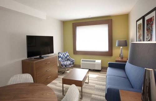 Athens Hotel | Comfortable Stay at Holiday Inn Express Athens with Pool