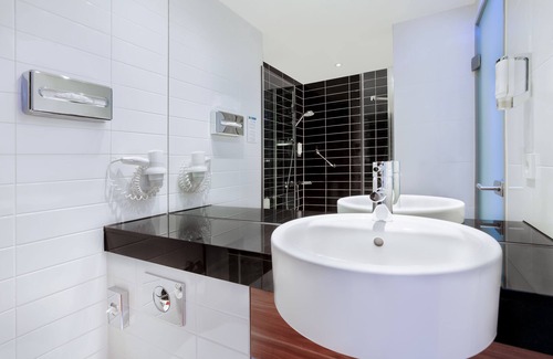 Innenstadt Hotel | Comfortable Stay at Holiday Inn Express Augsburg with Breakfast