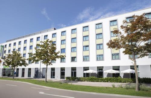 Innenstadt Hotel | Comfortable Stay at Holiday Inn Express Augsburg, IHG Hotel