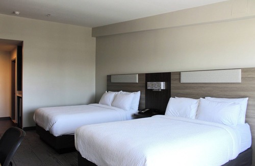 Pumpkin Center Hotel | Discover Holiday Inn Express Bakersfield: Family-Friendly Stay