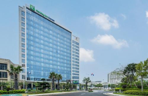Yinhai Hotel | Relaxing Stay at Holiday Inn Express Beihai Silver Beach