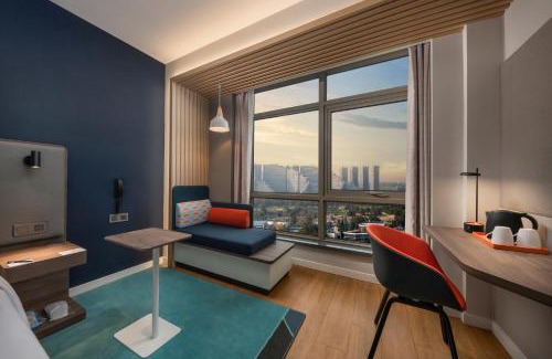 Yinhai Hotel | Relaxing Stay at Holiday Inn Express Beihai Silver Beach