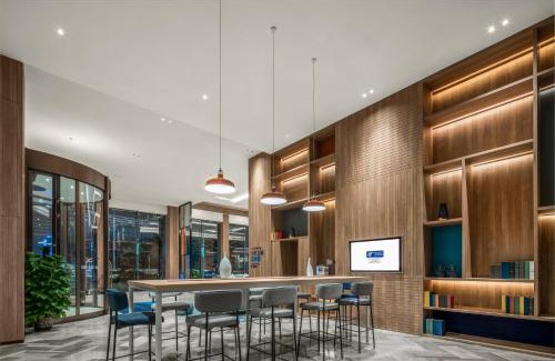 Yinhai Hotel | Relaxing Stay at Holiday Inn Express Beihai Silver Beach