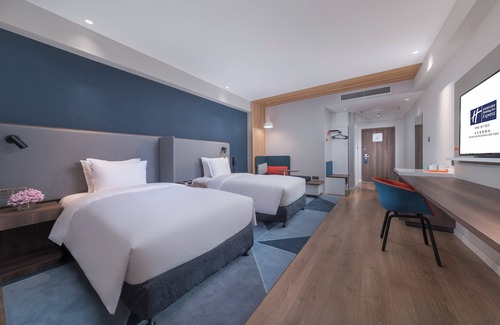 Shijingshan Hotel | Explore Holiday Inn Express Beijing Shijingshan Parkview