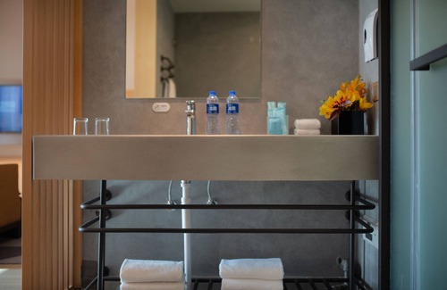 Shijingshan Hotel | Explore Holiday Inn Express Beijing Shijingshan Parkview