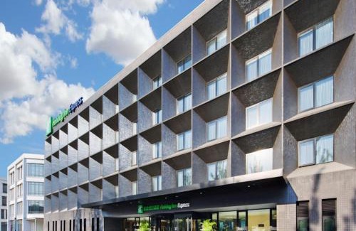Chaoyang Hotel | Discover Holiday Inn Express Beijing Airport Zone - Family-Friendly