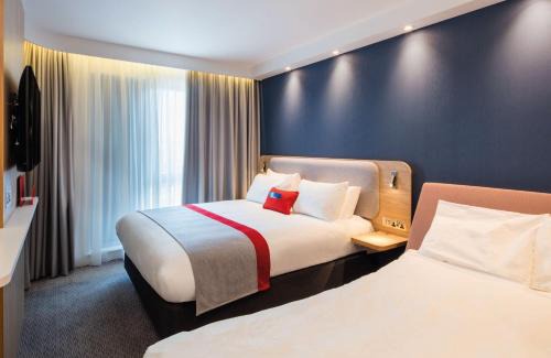Belfast City Centre Hotel | Convenient Holiday Inn Express Belfast City with Free Breakfast