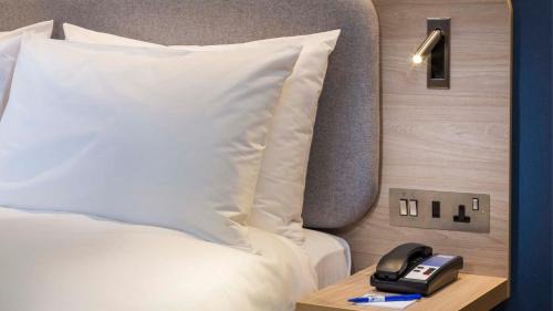 Belfast City Centre Hotel | Convenient Holiday Inn Express Belfast City with Free Breakfast
