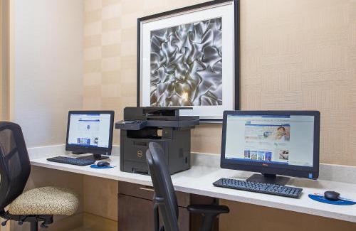 Berea Hotel | Top-Rated Holiday Inn Express Berea with Pool & Breakfast