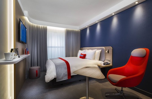 Convention Quarter Hotel | Discover Holiday Inn Express Birmingham - City Centre with Top Amenities