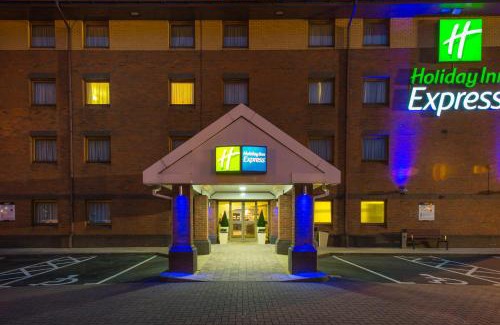 Oldbury Hotel | Comfort and Convenience at Holiday Inn Express Oldbury