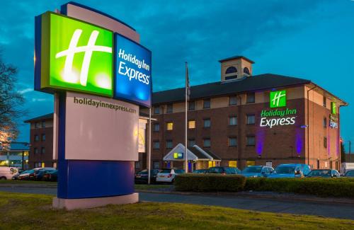 Oldbury Hotel | Comfort and Convenience at Holiday Inn Express Oldbury