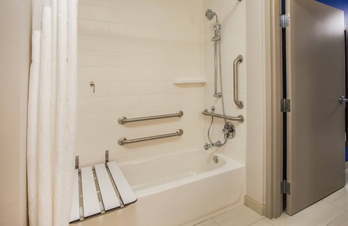 Blair Hotel | Blair’s Holiday Inn Express: Family-Friendly Stays Await