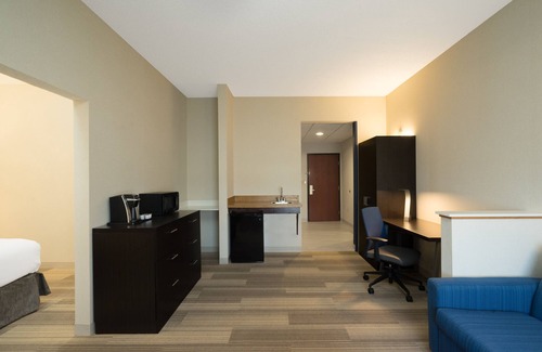 Buckhorn Hotel | Guest-Favorite Holiday Inn Express Bloomsburg with Pool & Dining