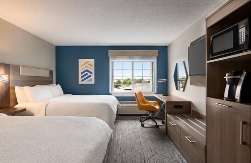 Bowling Green Hotel | Explore Holiday Inn Express Bowling Green with Pool & Dining