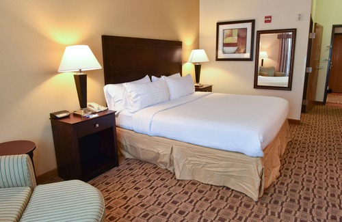 Boonville Hotel | Discover Holiday Inn Express Boonville: Family-Friendly Retreat