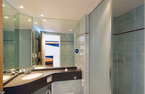 Bradford Hotel | Explore Holiday Inn Express Bradford City Centre Comfort