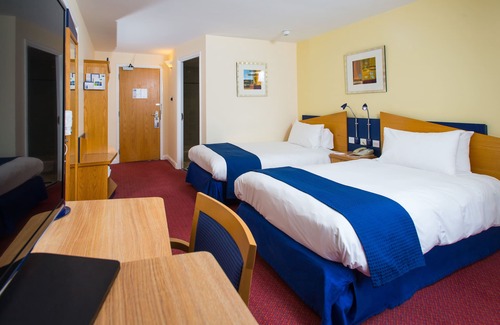 Bradford Hotel | Explore Holiday Inn Express Bradford City Centre Comfort