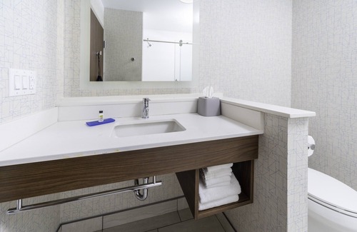Brevard Hotel | Discover Holiday Inn Express Brevard with Pool & Spa