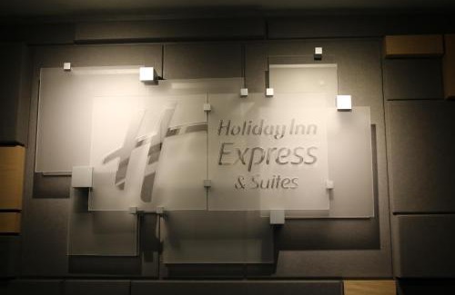 Douglas Hotel | Relaxing Holiday Inn Express: Pool, Ocean View & Breakfast