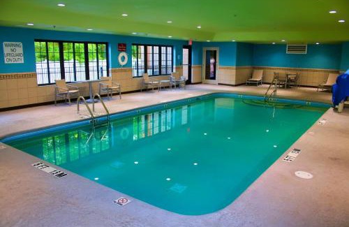 Douglas Hotel | Relaxing Holiday Inn Express: Pool, Ocean View & Breakfast