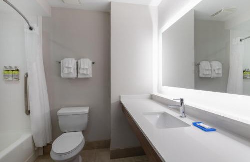 Crystal River Hotel | Cozy Retreat at Holiday Inn Express Crystal River, IHG Hotel
