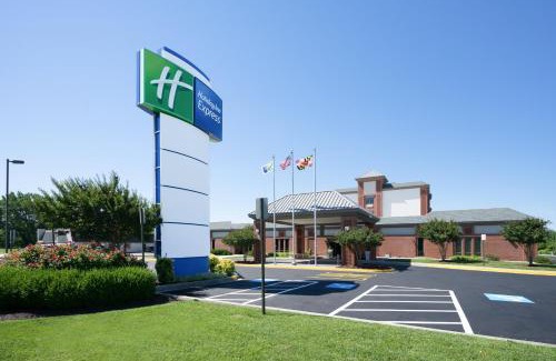 Cambridge Hotel | Discover Holiday Inn Express Cambridge with Family-Friendly Amenities