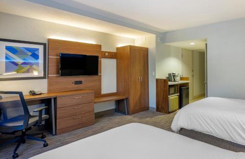 Caloosahatchee Hotel | Discover Holiday Inn Express Cape Coral-Fort Myers Area