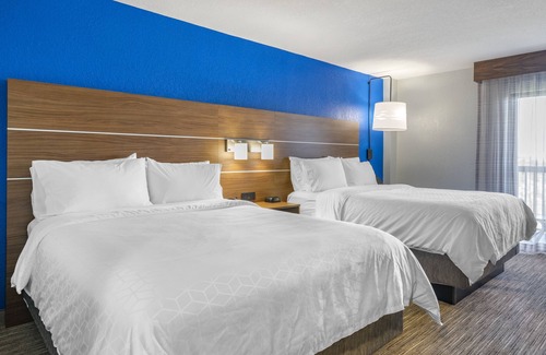 Caloosahatchee Hotel | Top-Rated Holiday Inn Express Cape Coral with Pool & Spa