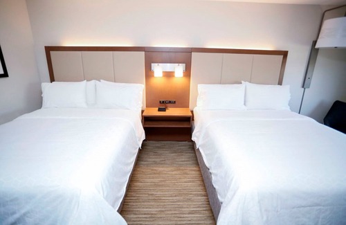 Carlsbad Hotel | Comfortable Stay at Holiday Inn Express Carlsbad with Pool