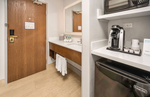 Vernon Hills Hotel | Comfortable Stay at Holiday Inn Express Vernon Hills