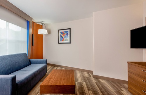 Chapel Hill Hotel | Discover Holiday Inn Express Chapel Hill: Guest Rated 9/10