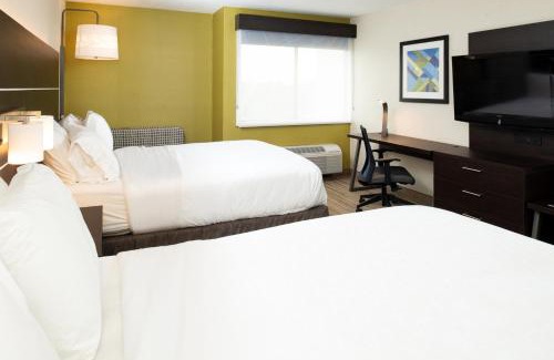 Dent Hotel | Convenient Getaway at Holiday Inn Express Cincinnati West