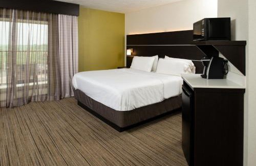 Dent Hotel | Convenient Getaway at Holiday Inn Express Cincinnati West
