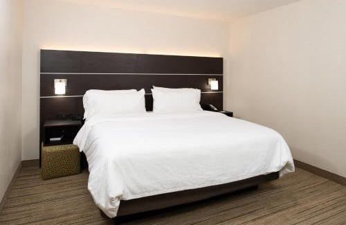 Dent Hotel | Convenient Getaway at Holiday Inn Express Cincinnati West