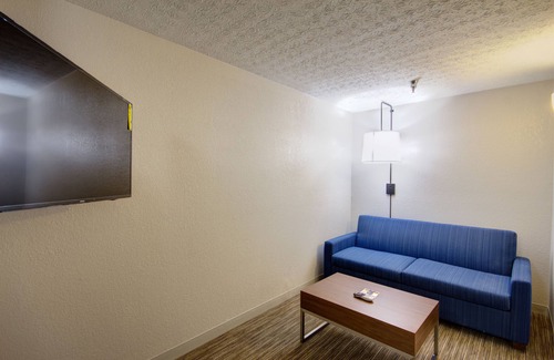 Obetz Hotel | Eco-Friendly Holiday Inn Express Columbus South with Pool