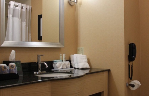 Cortland Hotel | Eco-Friendly Retreat at Holiday Inn Express Cortland