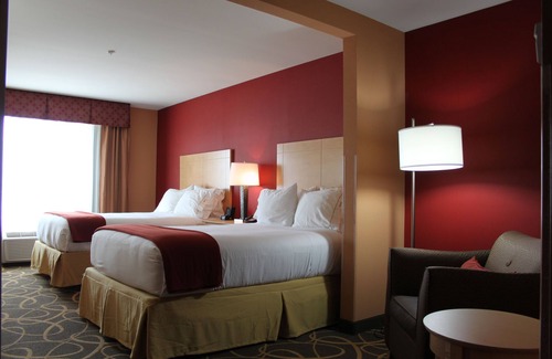 Cortland Hotel | Eco-Friendly Retreat at Holiday Inn Express Cortland