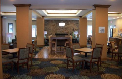 Cortland Hotel | Discover Holiday Inn Express - Cortland with Pool & Breakfast