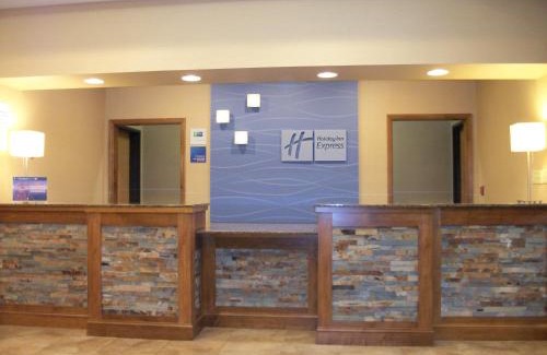 Cortland Hotel | Discover Holiday Inn Express - Cortland with Pool & Breakfast
