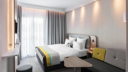 Oberbilk Hotel | Comfortable Stay at Holiday Inn Express Düsseldorf Hauptbahnhof